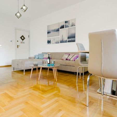Bright 2 Bedrooms Apt. In The Heart Of Athens W Stunning Views To Acropolis Eksteriør billede
